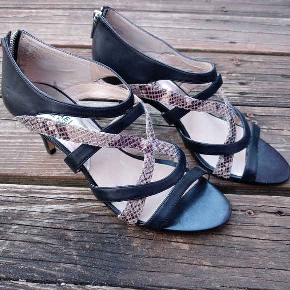 Michael Kors Women's 3" Heel Black Strap Snake Leather Back Zip 9M. 251pm - Picture 2 of 10